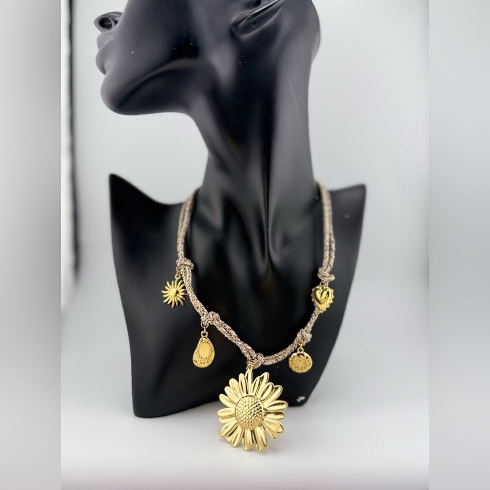 Boho Rope Chain Daisy Charm Necklace – Artistic, Light, and Beautifully Unique - Picture 9 of 15